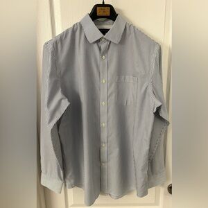 Banana Republic Men’s Non-Iron Classic Fit Navy/White Pinstripe. Large/16-16 1\2